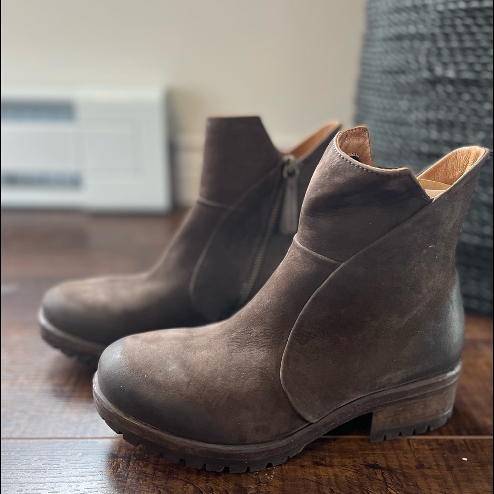 Bueno Boots Forge - Picture 1 of 2